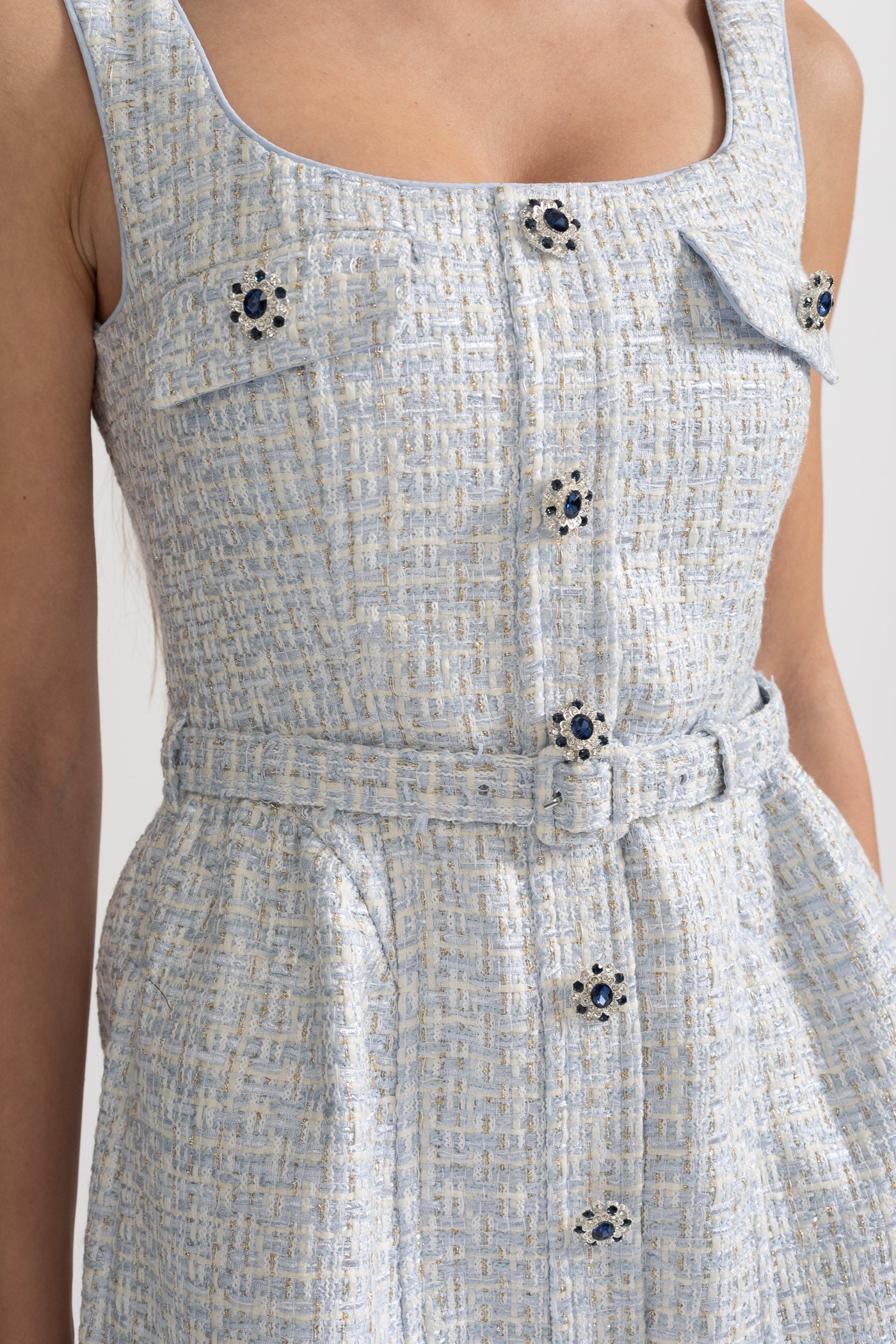 Vestido Mini Texturizado Com Corpete Justo E Botões Contrastantes - Azul Claro