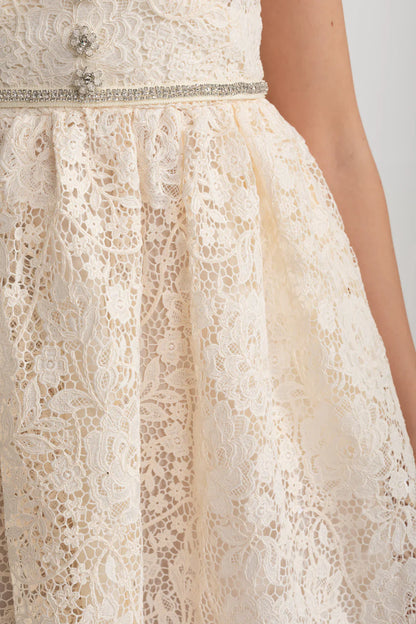 Vestido de Renda de Manga Curta com Decote Redondo e Laço Decorativo - Ivoire