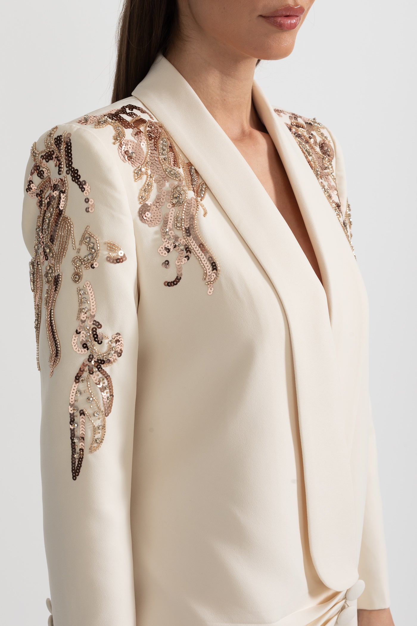Blazer Drapado Com Bordado Intricado nos Ombros - Ivoire