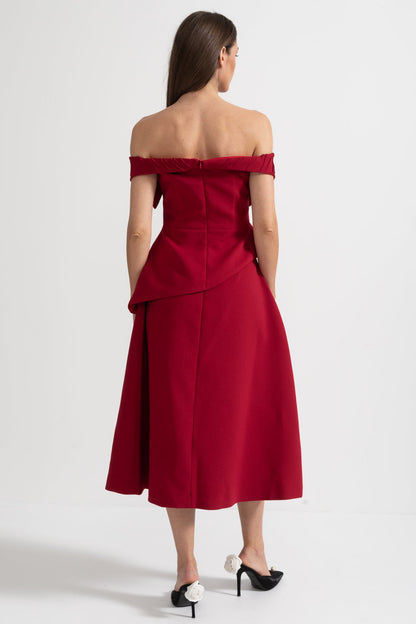 Conjunto Off-Shoulder Com Topo Com Detalhe Plissado E Saia Midi Com Acento De Fenda Frontal - Vermelho