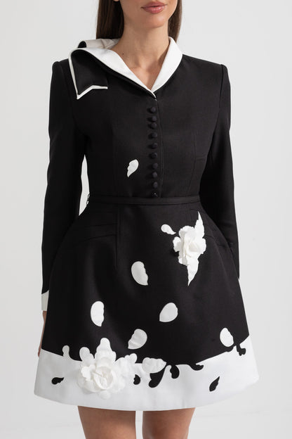 Vestido Floral Decorado Com Gola Branca Contraste E Flores De Tecido Decorativas - Preto