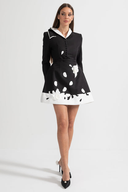 Vestido Floral Decorado Com Gola Branca Contraste E Flores De Tecido Decorativas - Preto