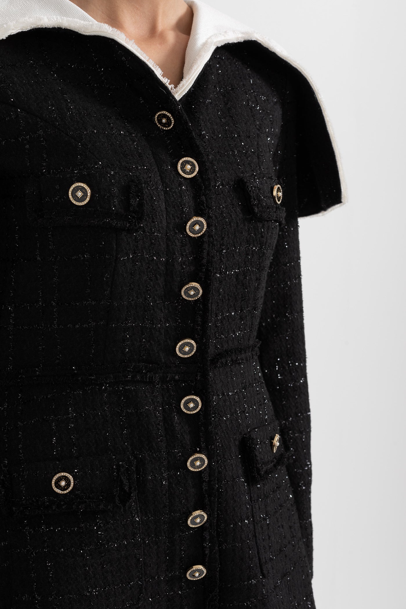 Vestido de Tweed Texturizado de Manga Longa com Distintivos Grandes Flaps nos Ombros - Preto