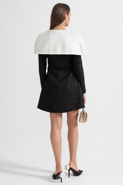 Vestido de Tweed Texturizado de Manga Longa com Distintivos Grandes Flaps nos Ombros - Preto