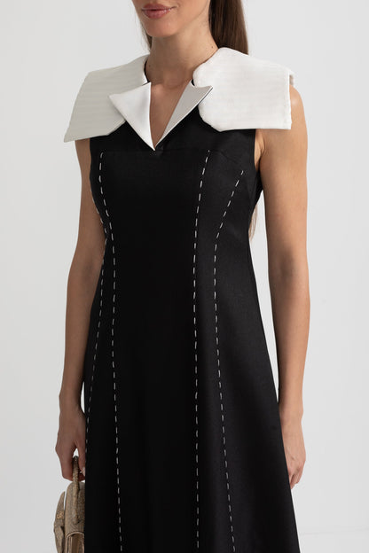 Vestido Midi Sem Mangas com Costura Contrastante e Ombros Brancos Oversized - Preto