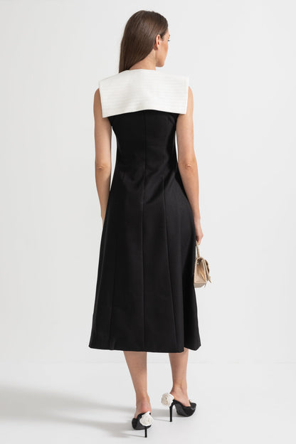 Vestido Midi Sem Mangas com Costura Contrastante e Ombros Brancos Oversized - Preto