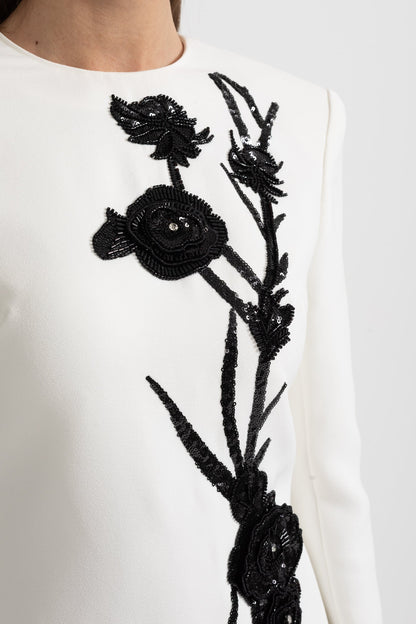 Vestido Mini de Manga Longa com Bordado Floral Contrastante - Branco