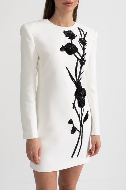 Vestido Mini de Manga Longa com Bordado Floral Contrastante - Branco