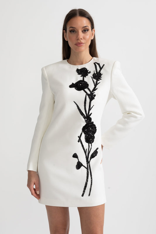 Vestido Mini de Manga Longa com Bordado Floral Contrastante - Branco