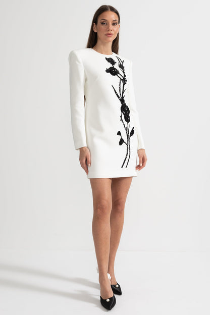 Vestido Mini de Manga Longa com Bordado Floral Contrastante - Branco