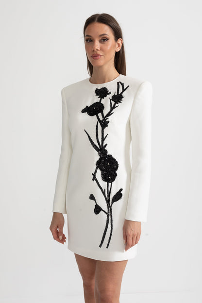 Vestido Mini de Manga Longa com Bordado Floral Contrastante - Branco