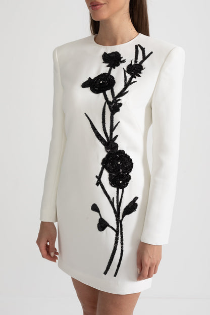 Vestido Mini de Manga Longa com Bordado Floral Contraste - Branco