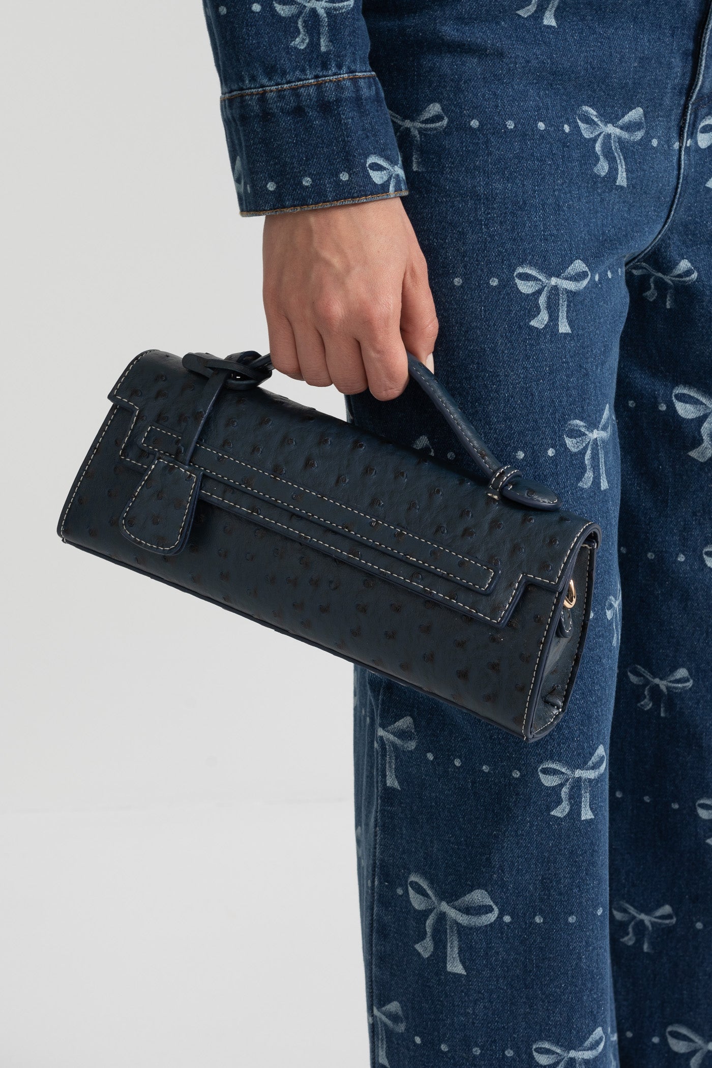 Bolsa Retangular Sofisticada com Padrão de Bolinhas - Azul Escuro