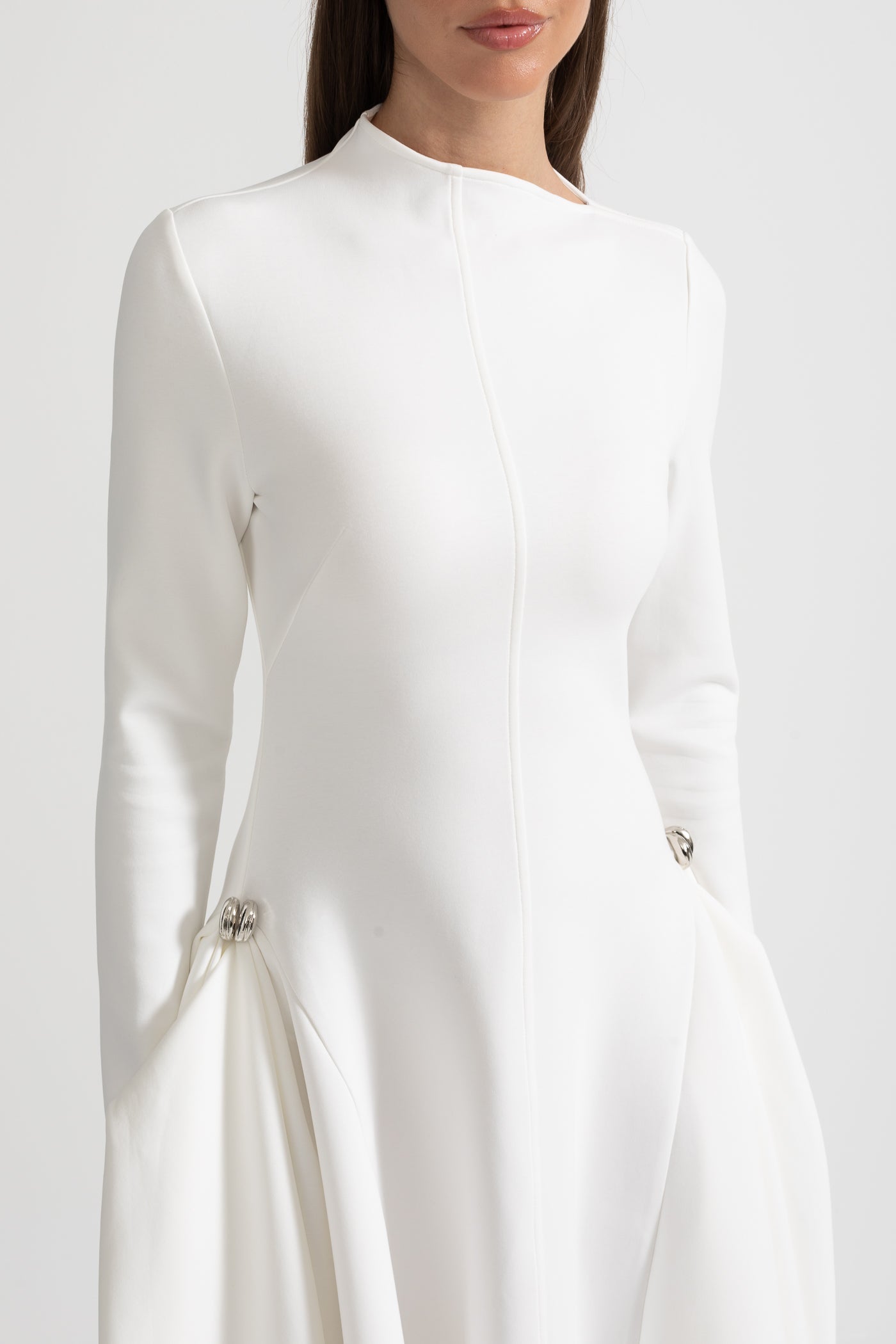 Vestido de Manga Longa com Hemisfério Assimétrico e Silhueta Estruturada - Branco