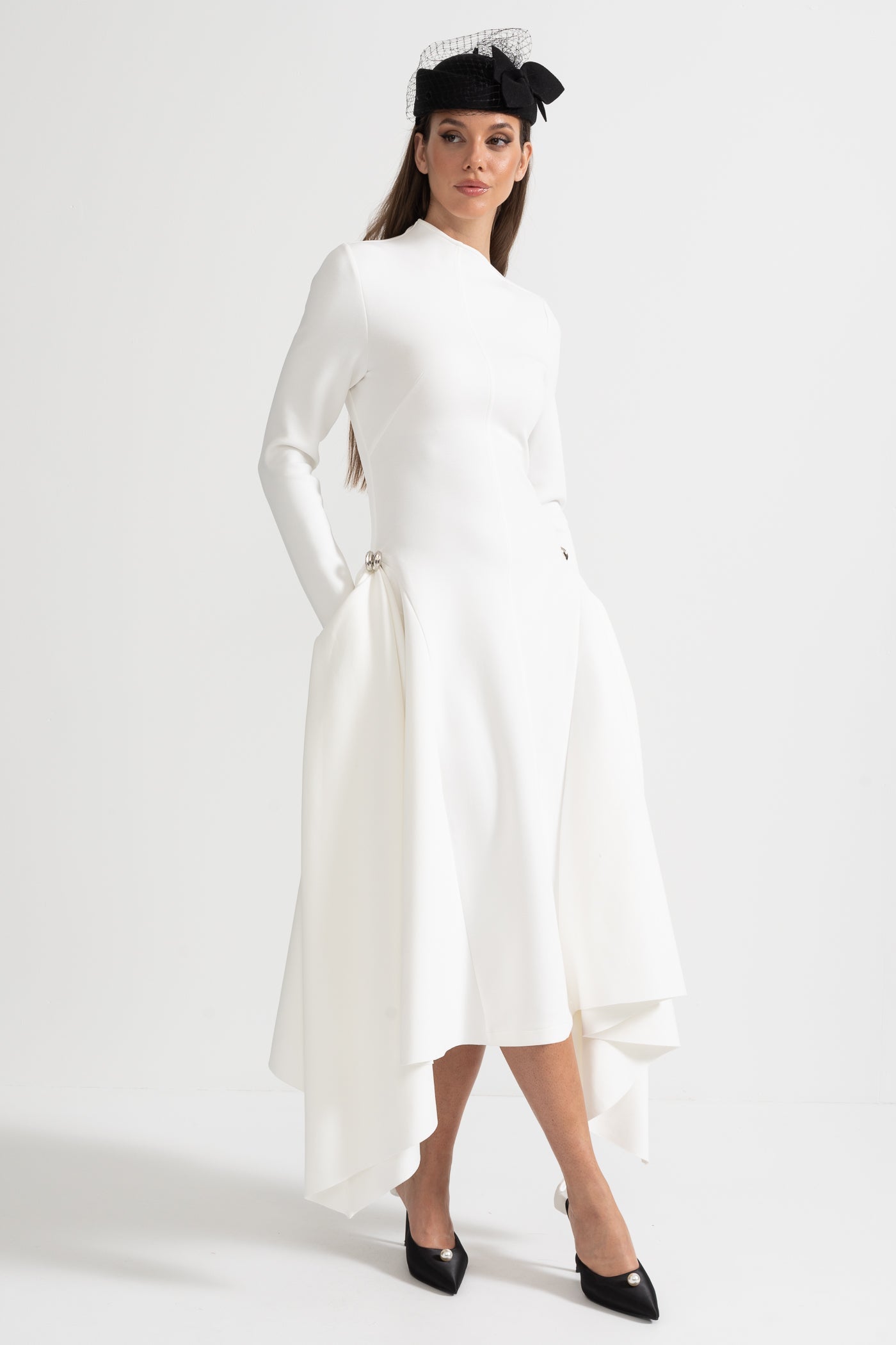 Vestido de Manga Longa com Hemisfério Assimétrico e Silhueta Estruturada - Branco