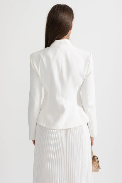 Conjunto de Saia Plissada e Casaco Estruturado com Costura Decorativa - Branco