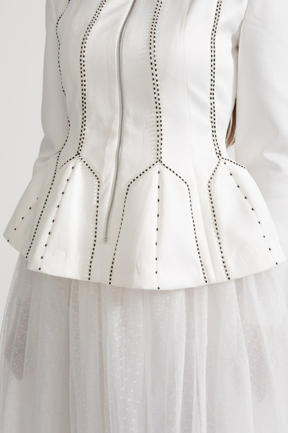 Conjunto de Casaco Peplum e Saia de Tule Transparente com Costuras Estruturadas - Branco