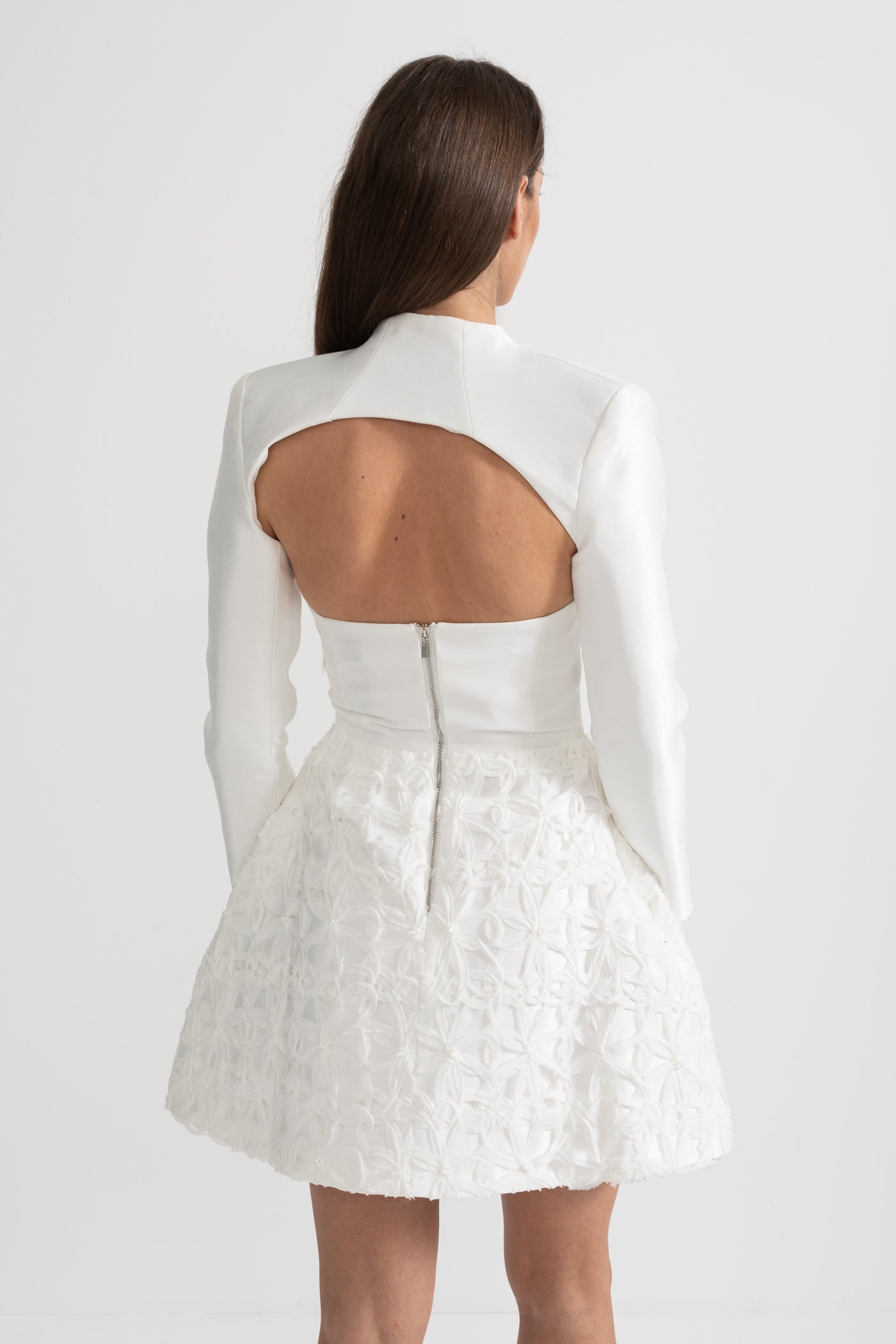 Vestido Mini Texturizado com Bolero Escultural Removível - Branco
