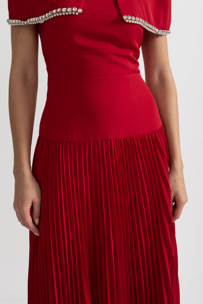Vestido Midi Plissado com Capa de Ombro Removível Decorada - Vermelho