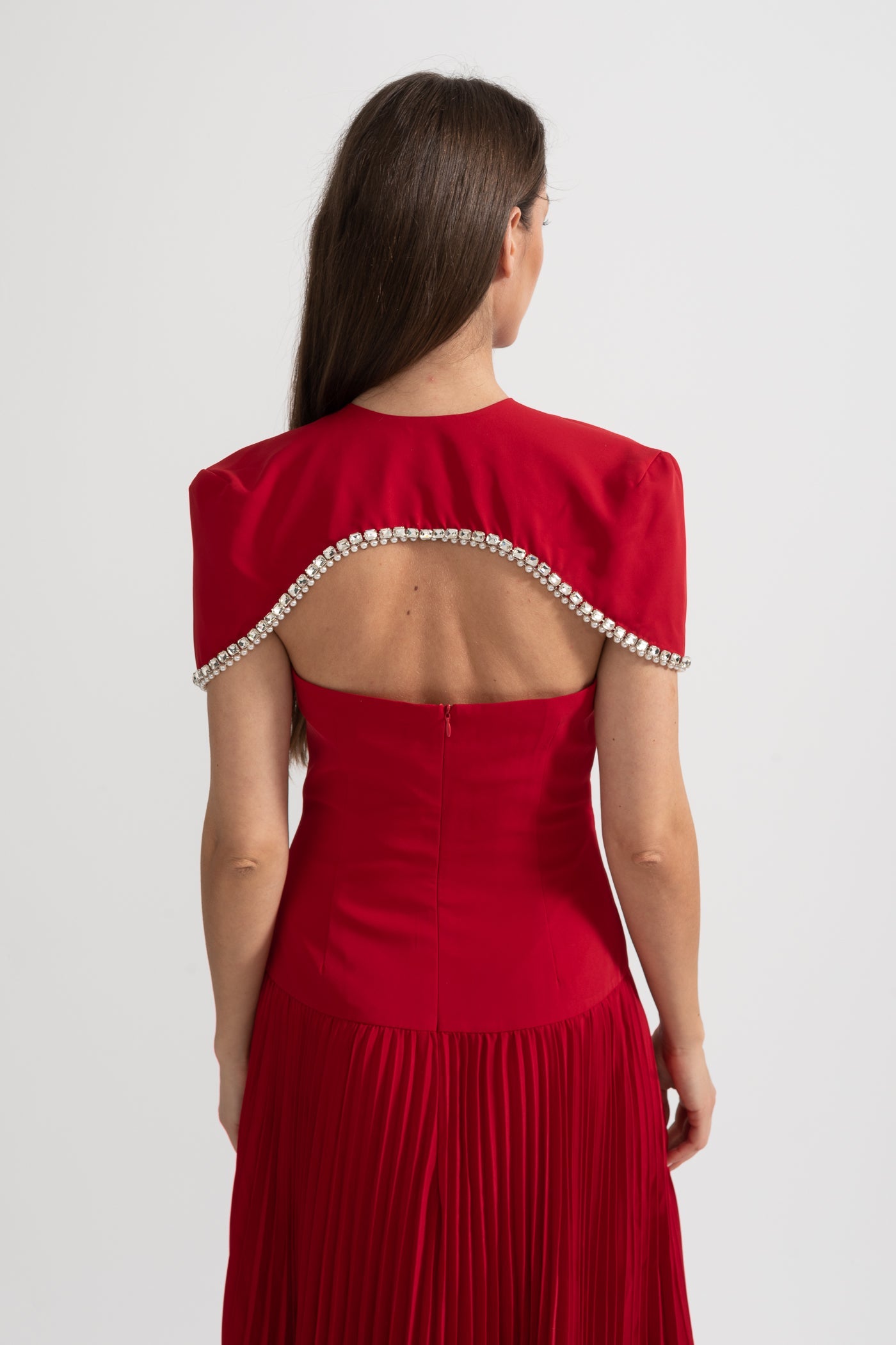 Vestido Midi Plissado com Capa de Ombro Removível Decorada - Vermelho