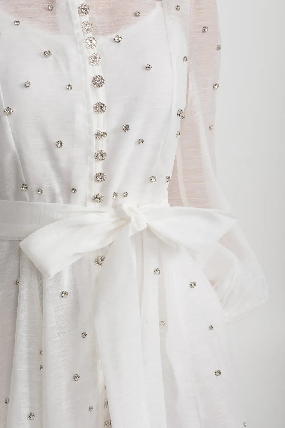 Vestido Elegante Com Mangas Bufantes Longas, Gola Alta E Enfeites Brilhantes - Branco