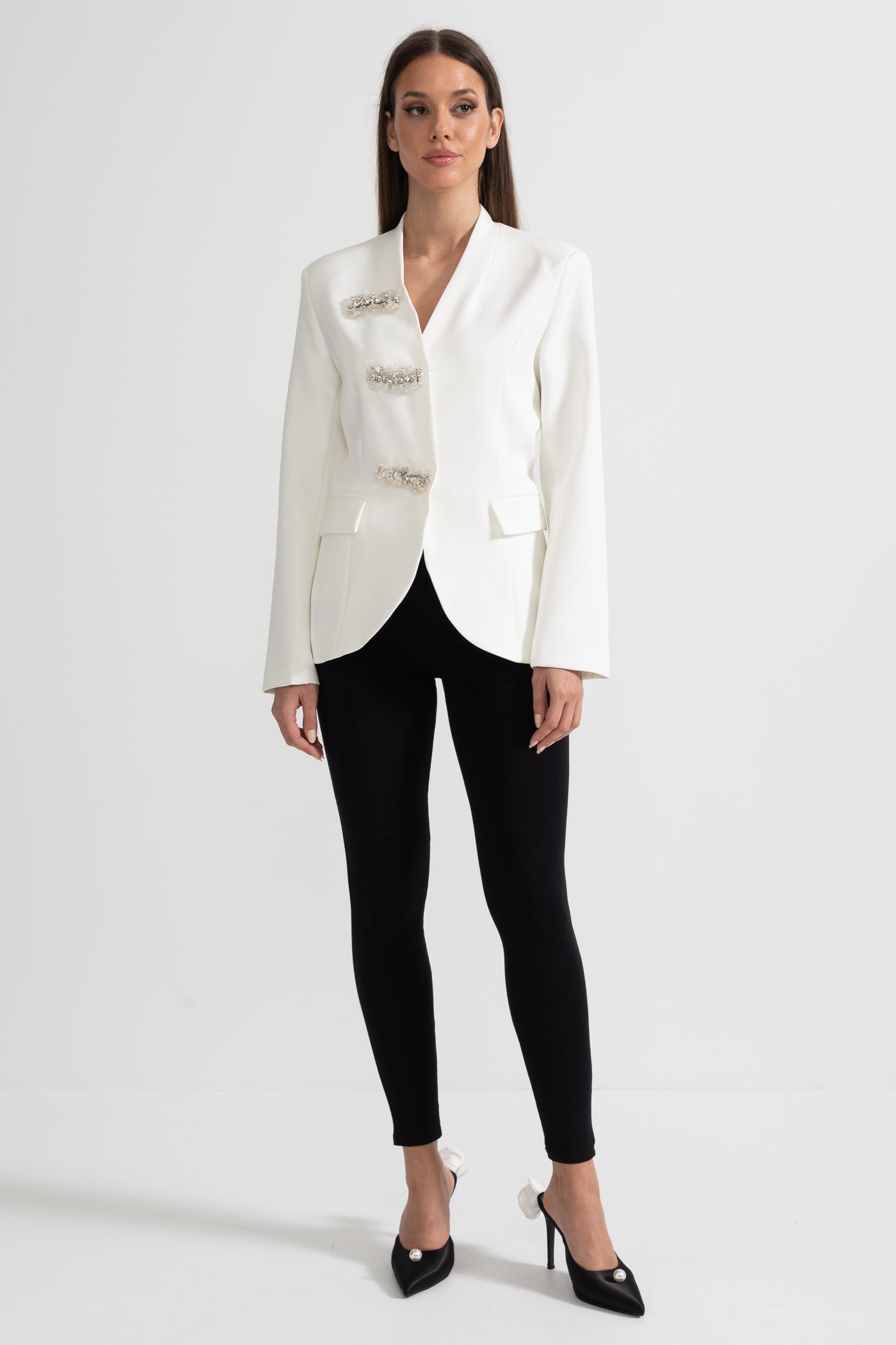 Blazer Sob Medida Com Ombros Estruturados E Fechos Florais Prateados - Branco