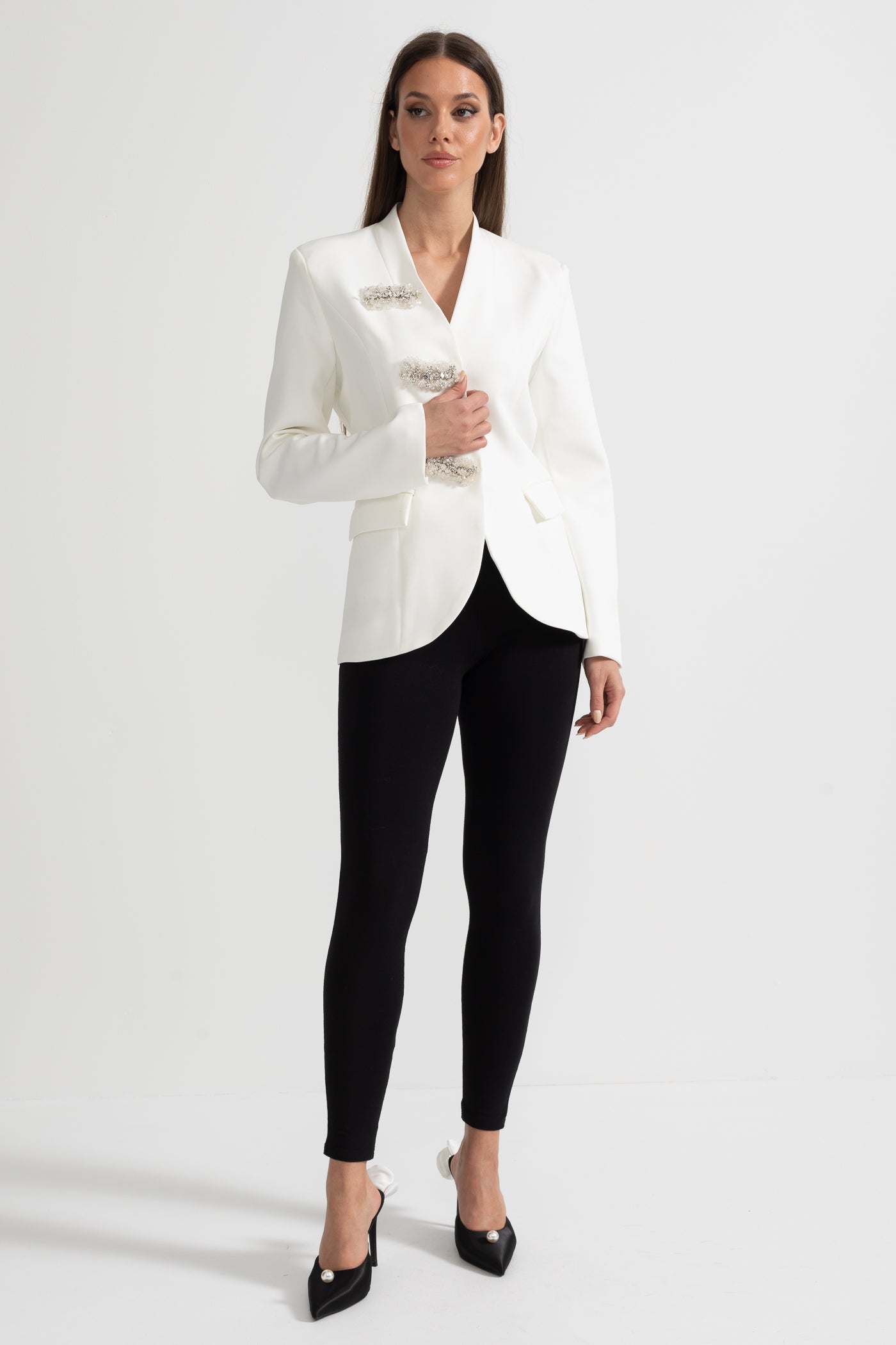 Blazer Sob Medida Com Ombros Estruturados E Fechos Florais Prateados - Branco