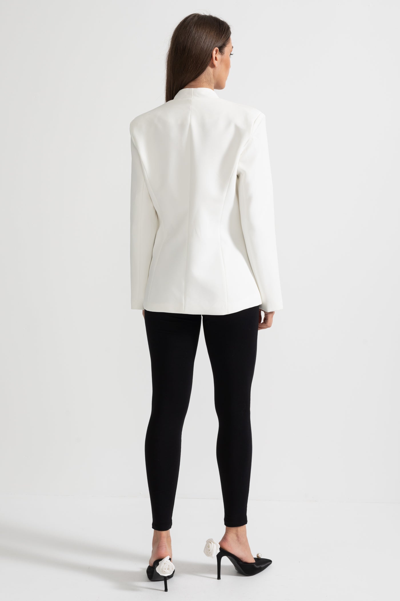 Blazer Sob Medida Com Ombros Estruturados E Fechos Florais Prateados - Branco