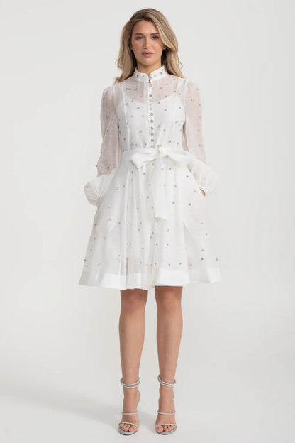 Vestido Elegante Com Mangas Bufantes Longas, Gola Alta E Enfeites Brilhantes - Branco