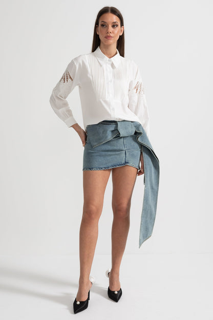 Camisa de Manga Longa com Frente Plissada e Inserções de Renda nas Mangas - Branca