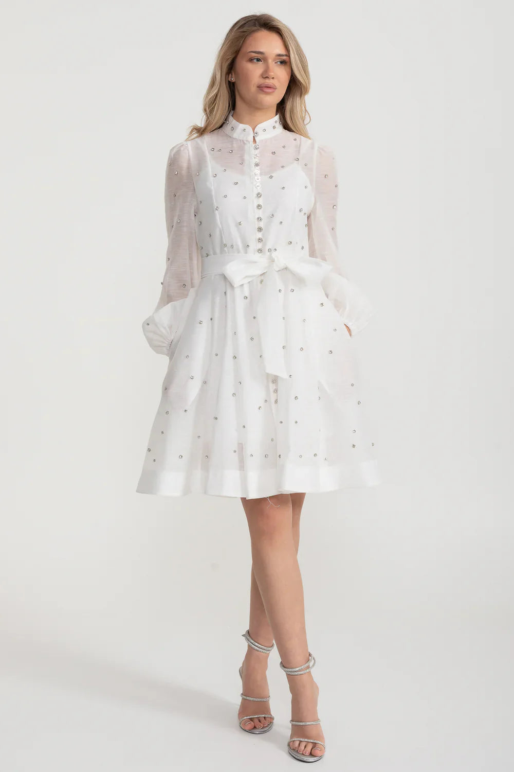 Vestido Elegante Com Mangas Bufantes Longas, Gola Alta E Enfeites Brilhantes - Branco