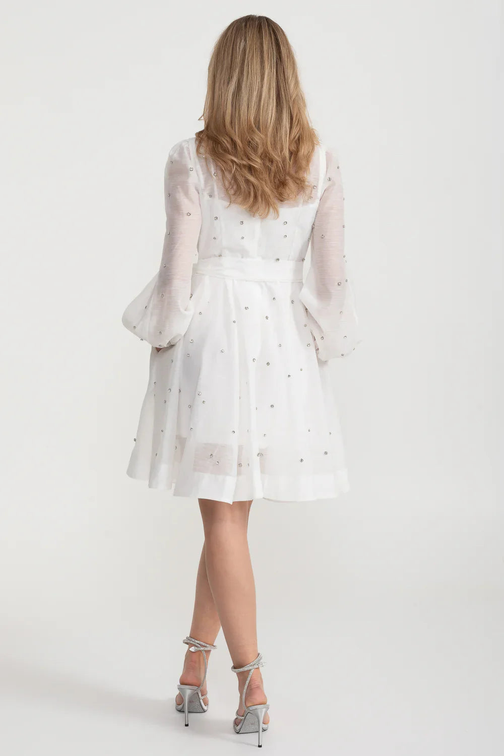 Vestido Elegante Com Mangas Bufantes Longas, Gola Alta E Enfeites Brilhantes - Branco
