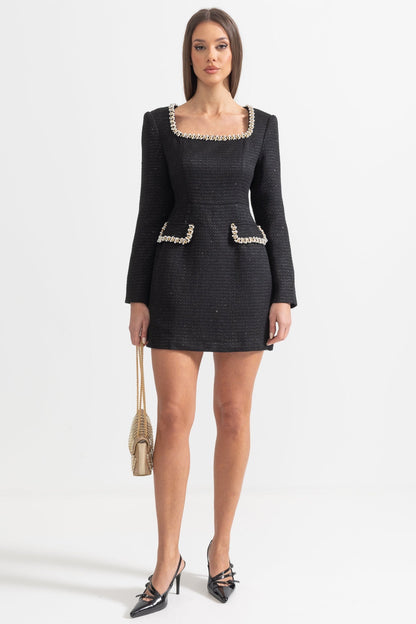Vestido Mini de Malha com Decote Quadrado e Detalhes em Prata - Preto