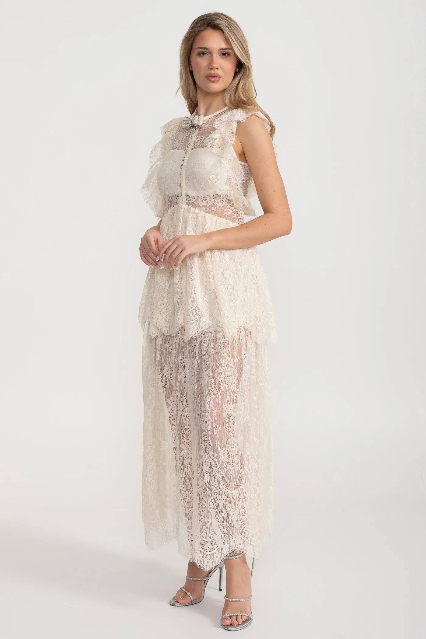 Vestido de Renda Elegante Inspirado no Vintage com Detalhes em Renda e Saia em Camadas - Ivoire