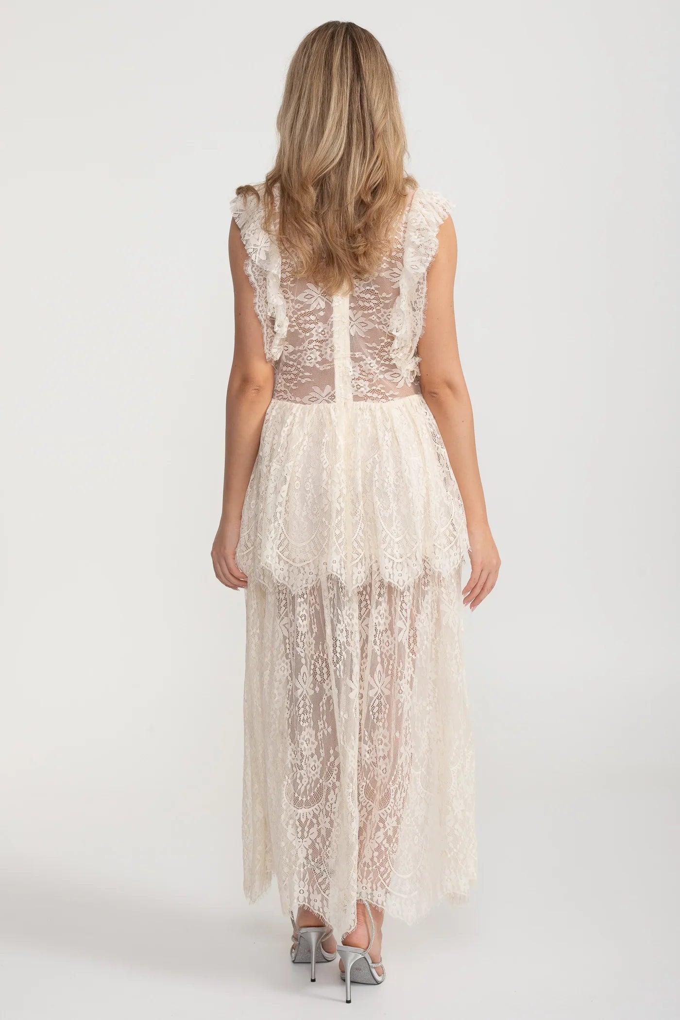 Vestido de Renda Elegante Inspirado no Vintage com Detalhes em Renda e Saia em Camadas - Ivoire