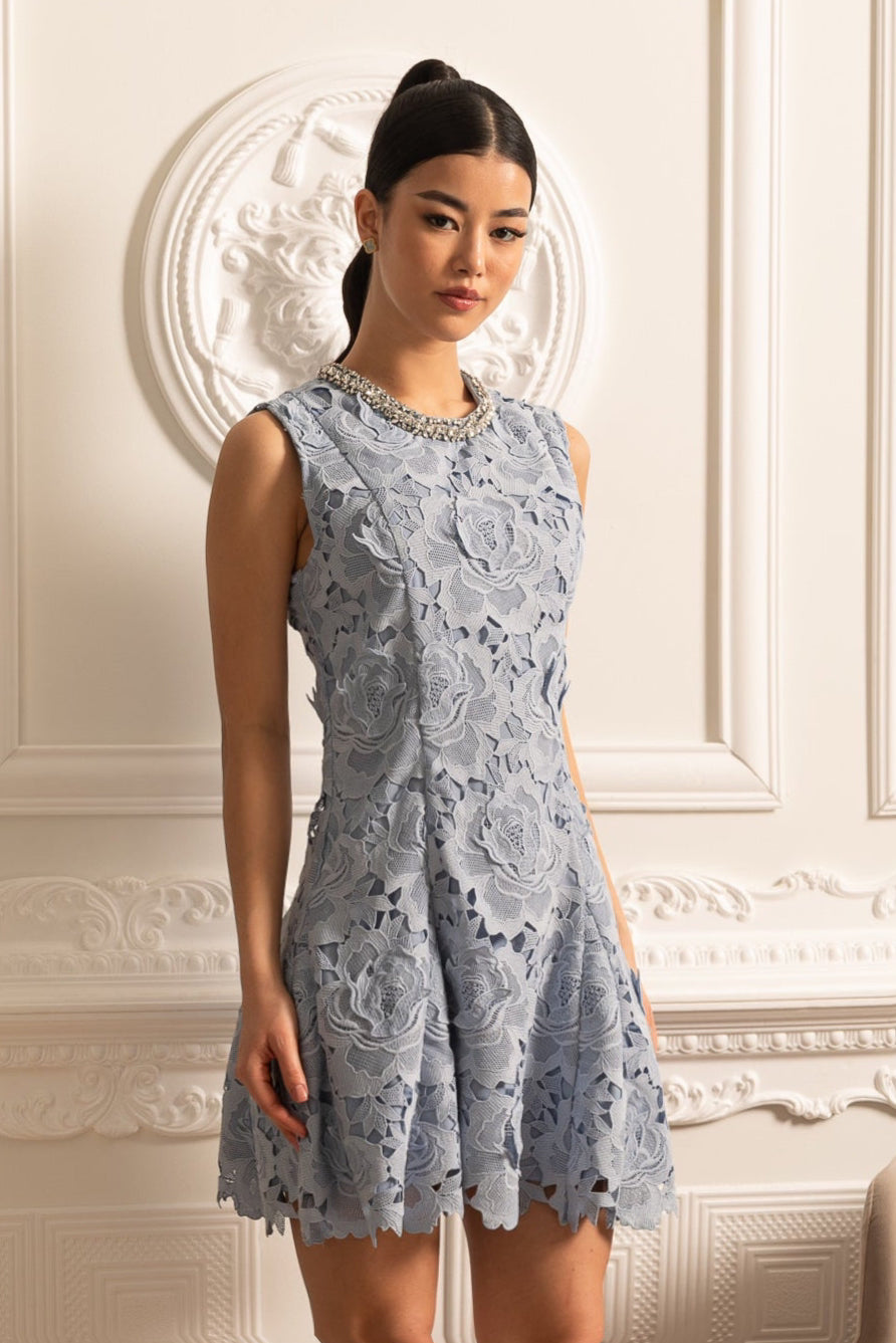 Vestido Mini de Renda com Padrão Floral e Decote Brilhante - Azul