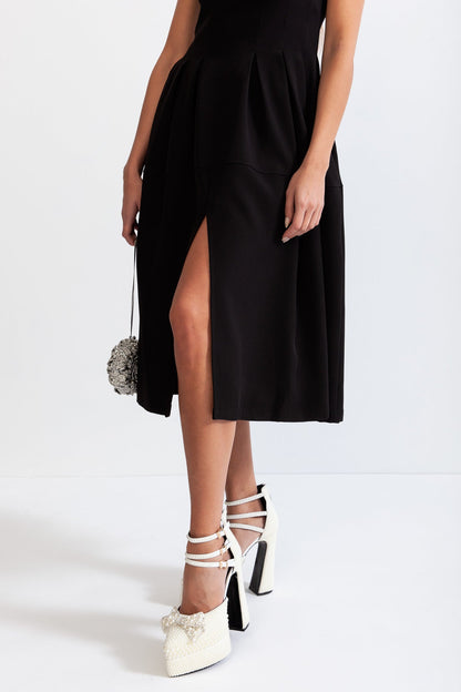 Vestido Midi com Detalhe de Flores - Preto