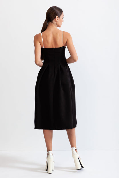Vestido Midi com Detalhe de Flores - Preto