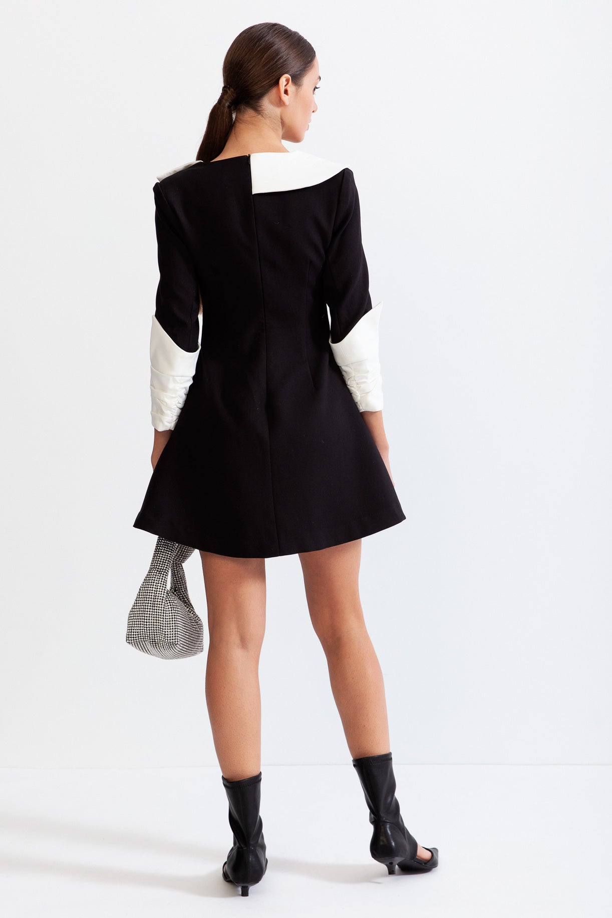 Vestido de boneca com colarinho e punhos contrastantes - Preto