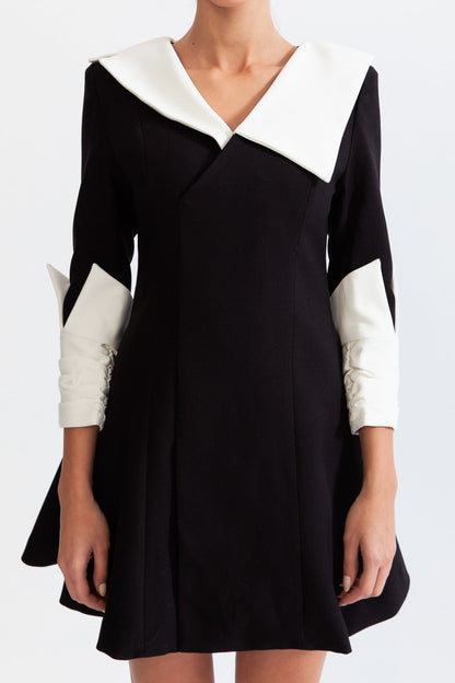 Vestido de boneca com colarinho e punhos contrastantes - Preto