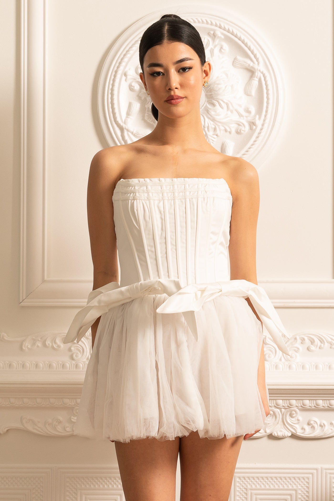 Vestido de Corpete com Saia Mini de Tule e Laços na Cintura - Branco