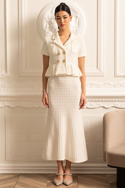 Vestido Midi Tricotado Com Botões Dourados E Cintura Peplum - Branco