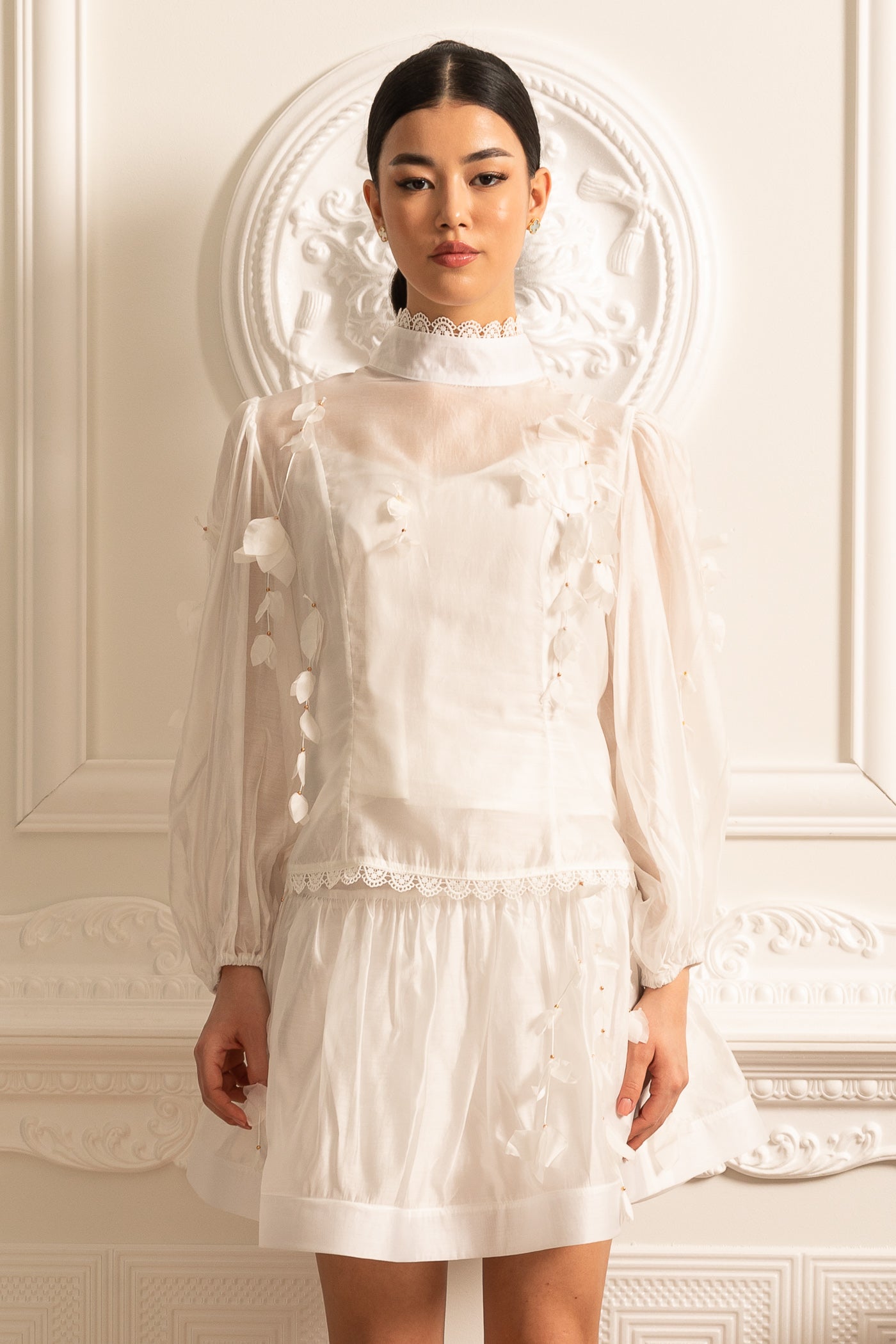 Co-Ord Floral Elegante com Acentos Delicados em Renda - Branco