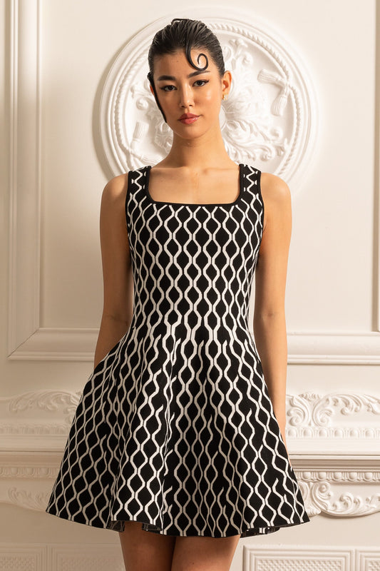 Vestido Mini Elegante com Padrão de Ondas Brancas - Preto