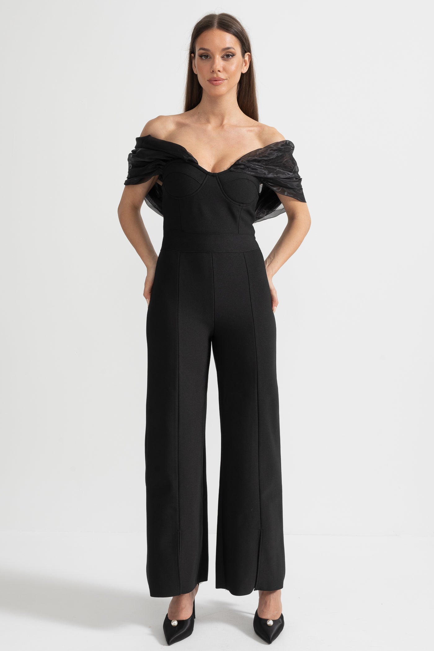 Macacão Off-Shoulder com Detalhes Transparentes Drapados - Preto