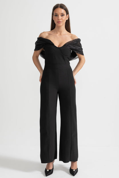 Macacão Off-Shoulder com Detalhes Transparentes Drapados - Preto