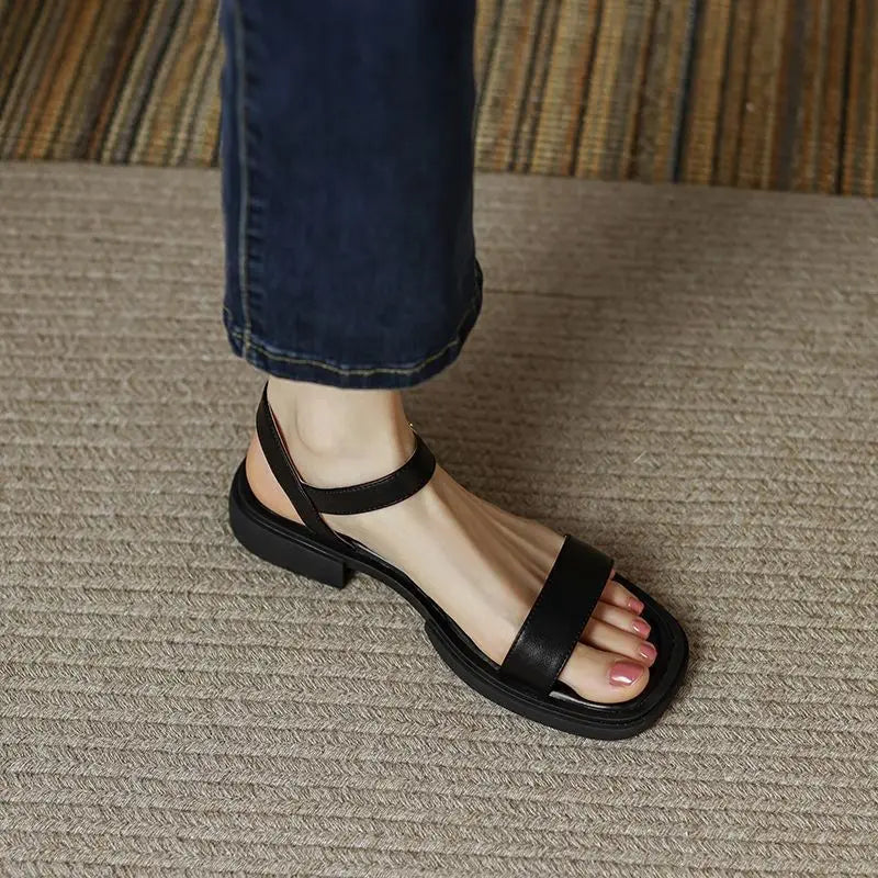 June – Sandálias Femininas com Elegância Essencial