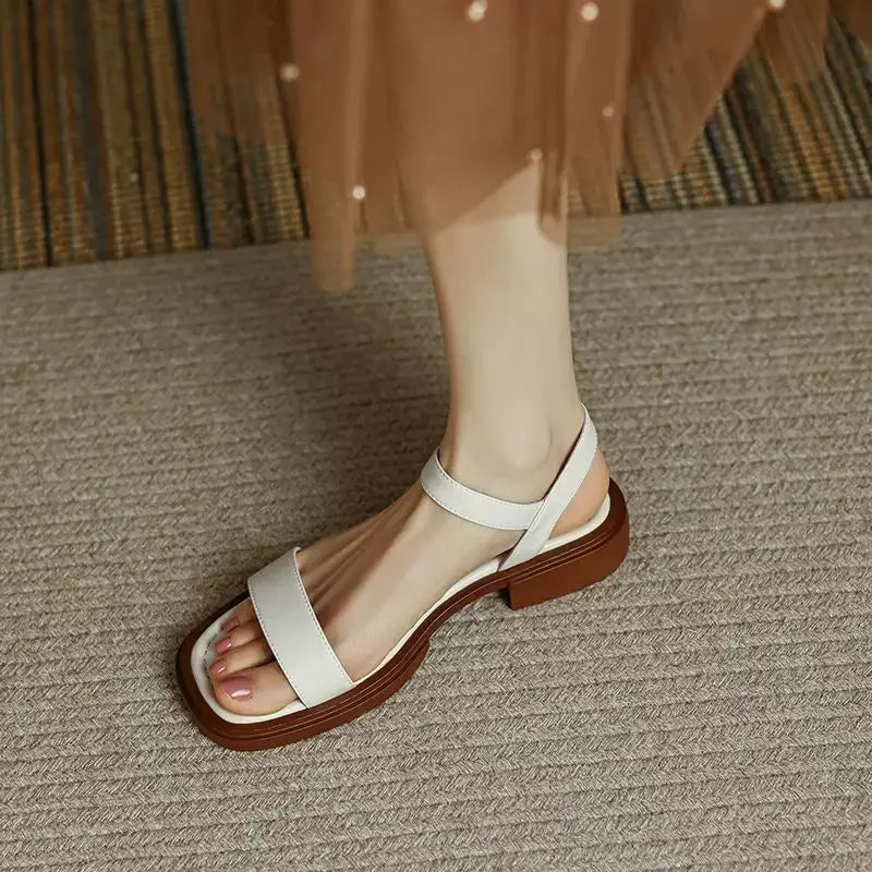 June – Sandálias Femininas com Elegância Essencial