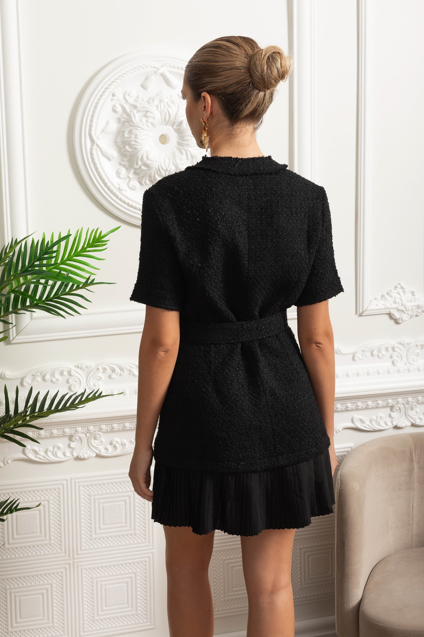 Vestido Mini Bouclé Com Cintura Cinturada E Baixo Plissado - Preto