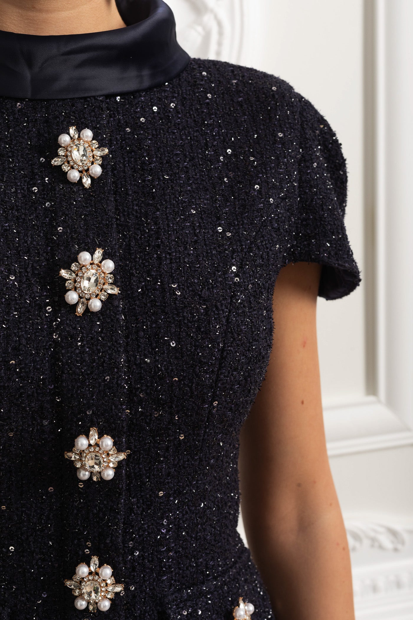 Conjunto Co-Ord com Top Embelizado em Tweed e Saia Maxi em Cetim - Azul Marinho